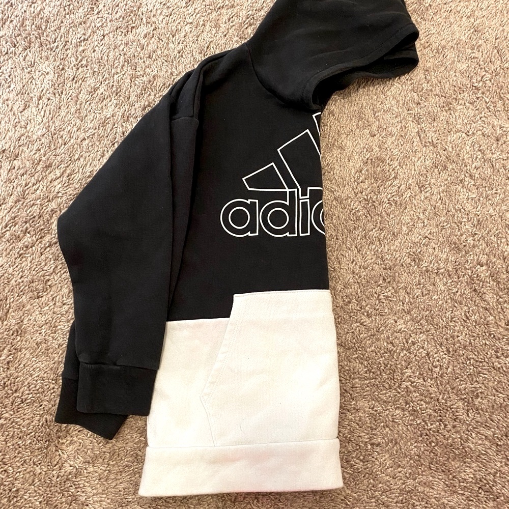 Adidas Hoodie Boys Black white size 7/8 Logo on front with pocket - Picture 6 of 9